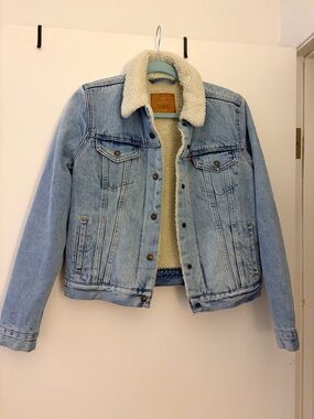 Women’s Levi’s Denim Jacket with Sherpa Lining